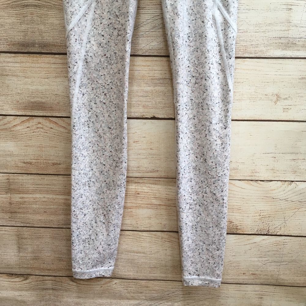 ‎ATHLETA SALUTATION STASH POCKET TIGHTS IN PEBBLE BEACH - Picture 6 of 7